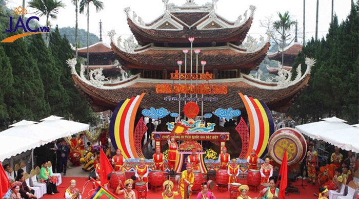  Chùa Hương là một trong những chùa nổi tiếng linh thiêng nhất miền Bắc
