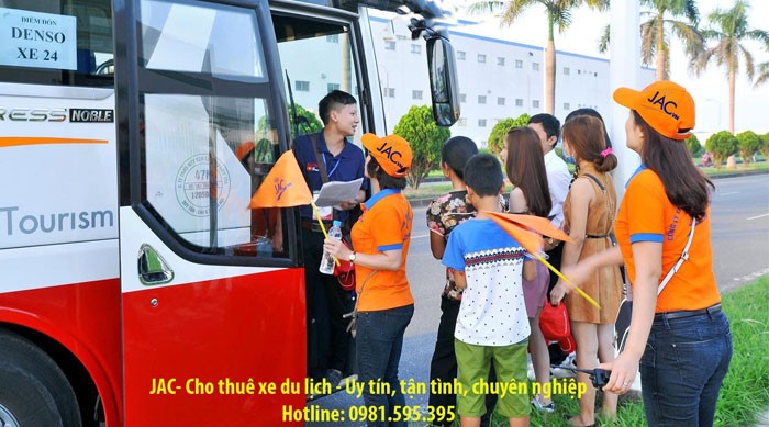 Khách thuê xe du lịch tại JAC đi tham quan Chùa Hương