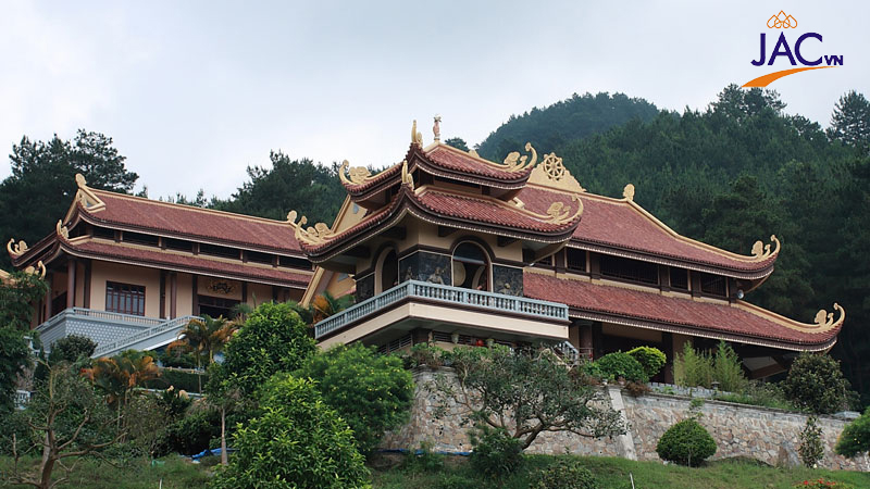 Thuê xe 16 chỗ Hà Nội Tây Thiên – Thiền Viện Trúc Lâm địa điểm du lịch hấp dẫn.