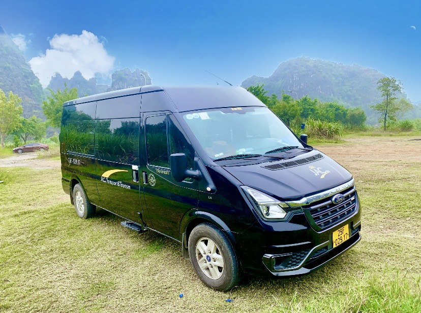 Tìm hiểu dòng xe Ford Transit 16 chỗ và Hyundai Solati và ưu điểm khi thuê xe 16 chỗ