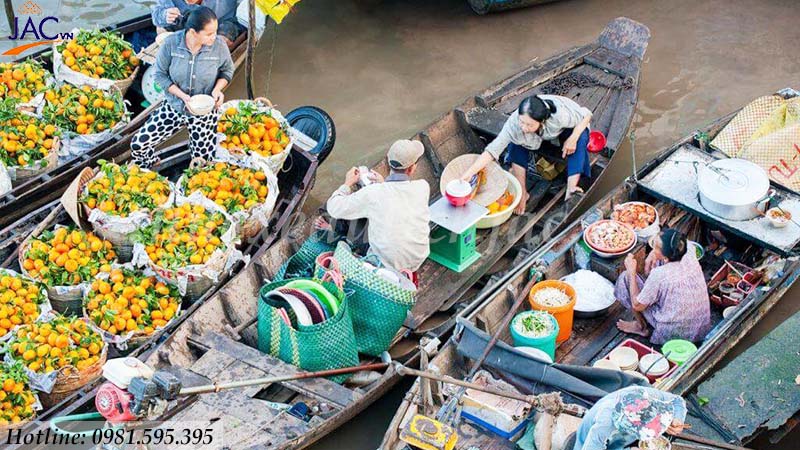 Chợ nổi tại Thung Nai - Hòa Bình