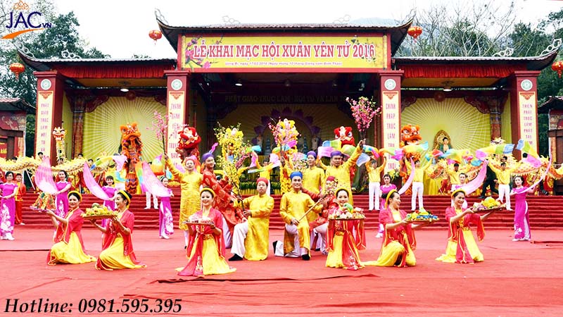 Lễ hội tại Yên Tử vào đầu xuân