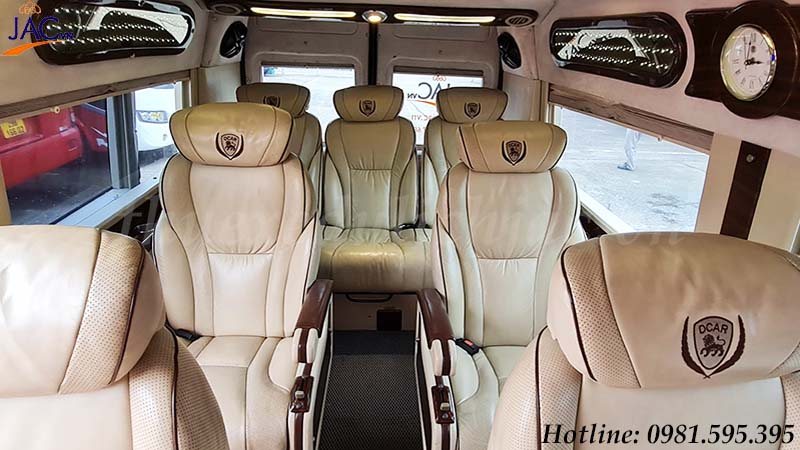Ghế của xe Limousine cực rộng và êm cho quý khách thoải mái nghỉ ngơi trong khi di chuyển