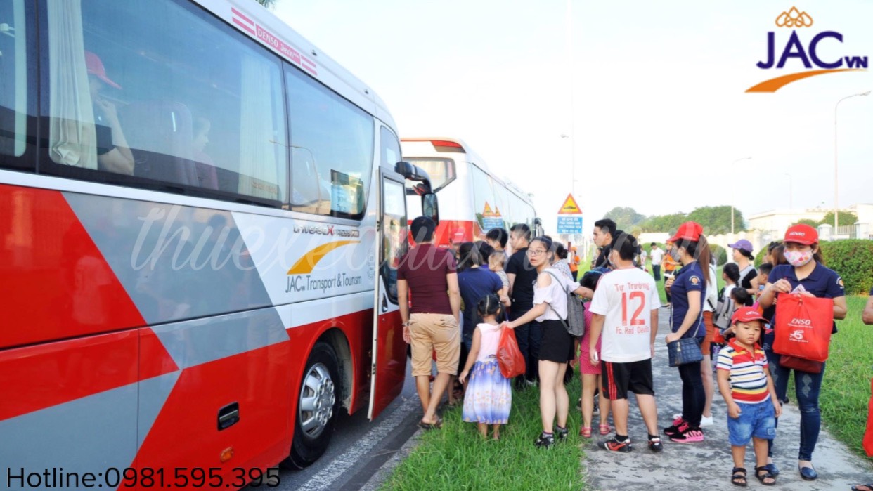 Thuê xe du lịch Hà Nội đưa đón học sinh uy tín, chuyên nghiệp