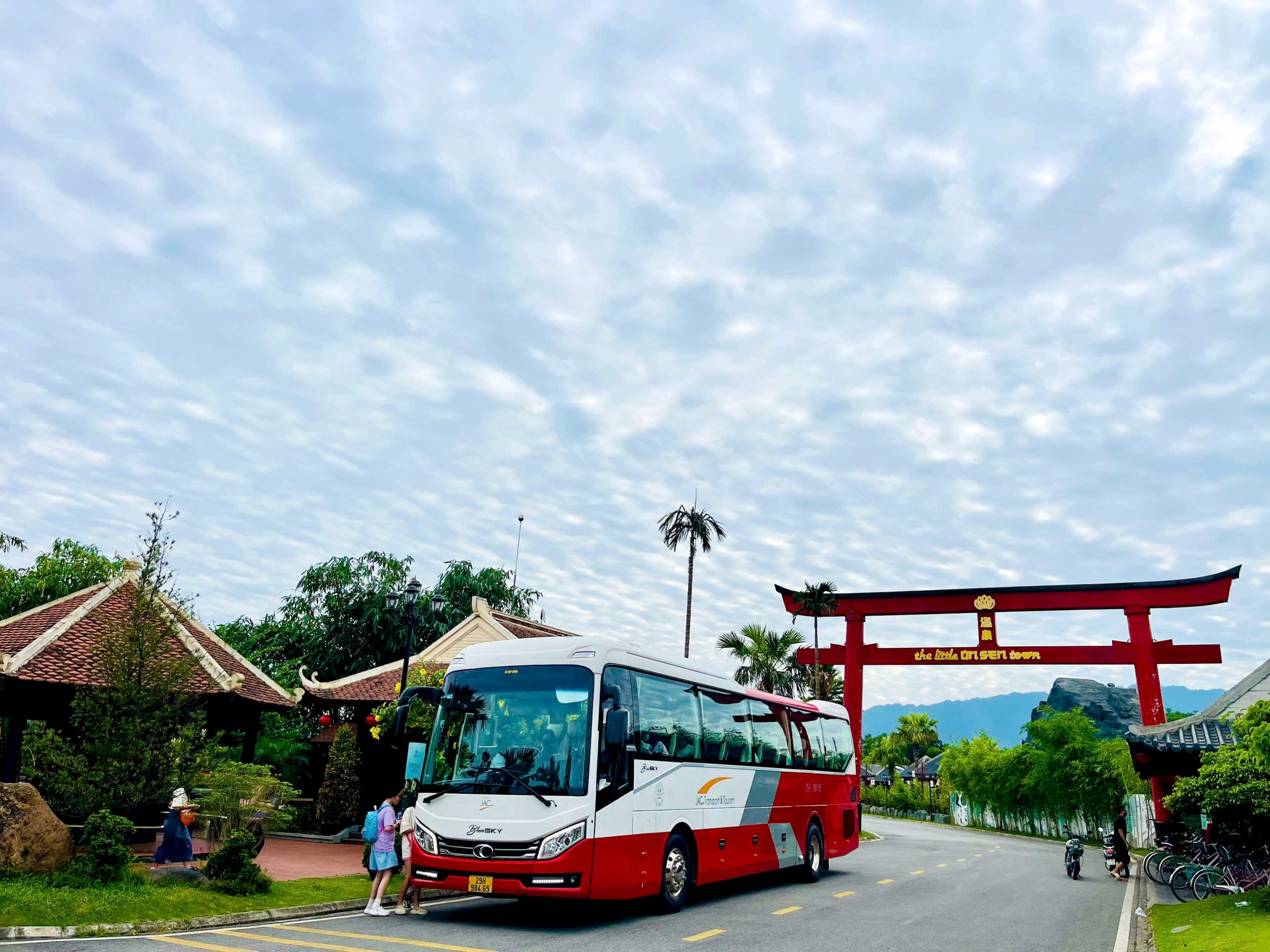 Dịch vụ cho thuê xe 45 chỗ dịp hè – Công ty TNHH MTV Vận tải và Du lịch JAC Báo giá hè