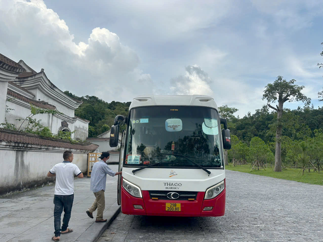 Thuê xe 45 chỗ dài ngày – lựa chọn tốt ưu cho tour dài ngày