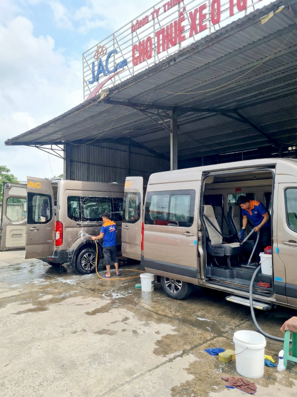 Dịch Vụ Cho Thuê Xe Du Lịch 16 Chỗ Giá Rẻ Miền Bắc Gemini Generated Image p30dyzp30dyzp30d